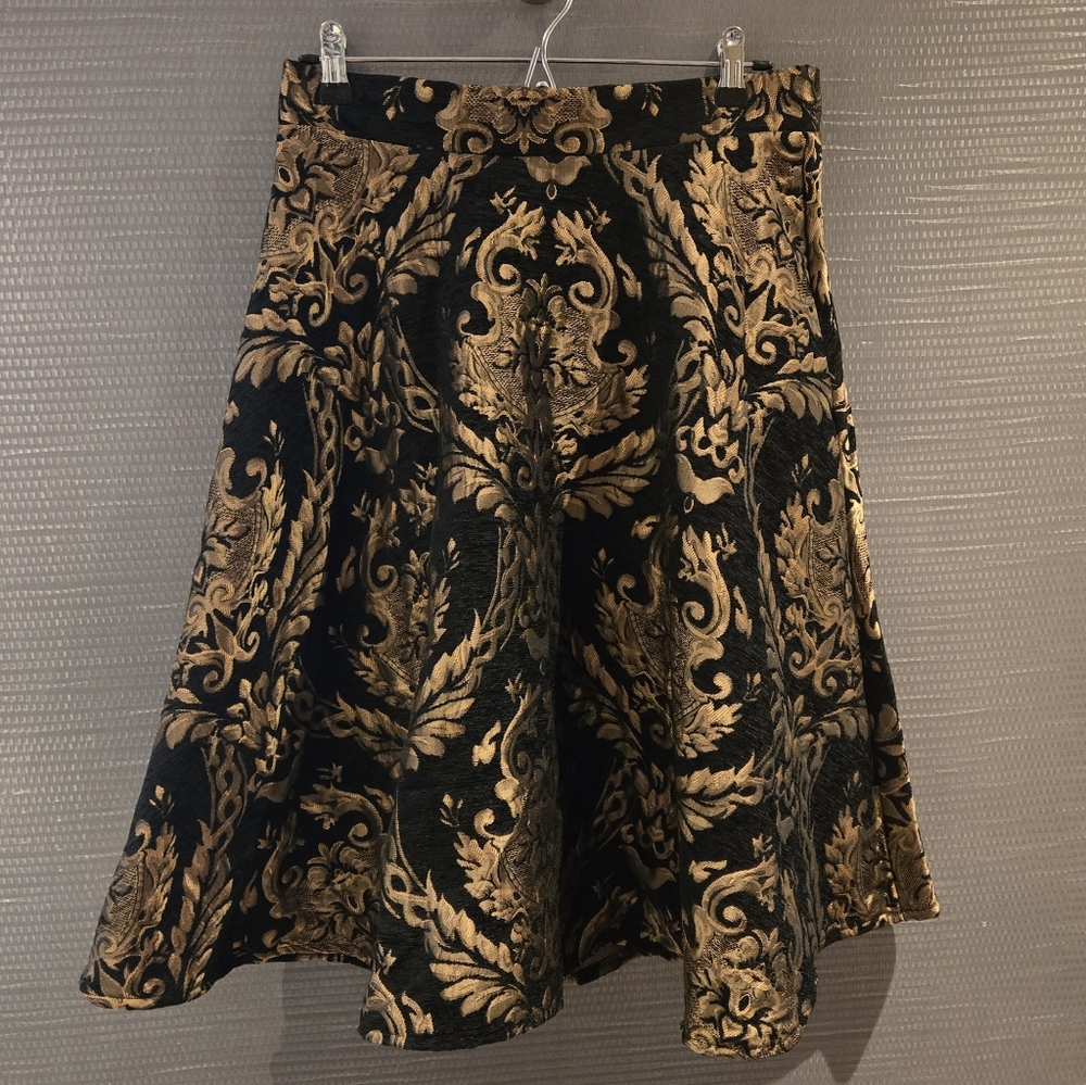 Chicwish Black & Gold Jacquard Midi Skirt – Size L